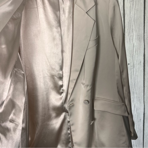 City Chic Rylie Jacket in “Oat” Satin Blazer L/20 - Picture 6 of 15